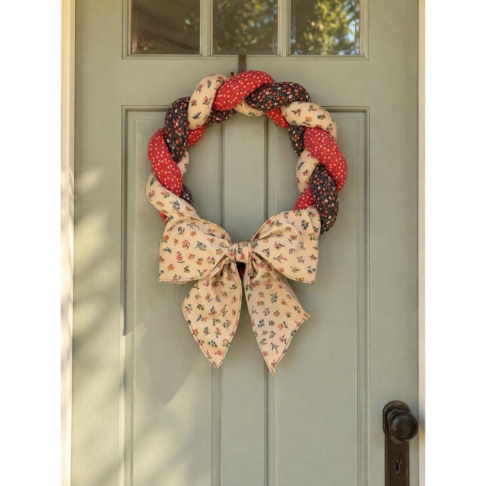 VTG Red Blue & Tan Americana Handmade Braided Cotton Stuffed Wreath Cottagecore